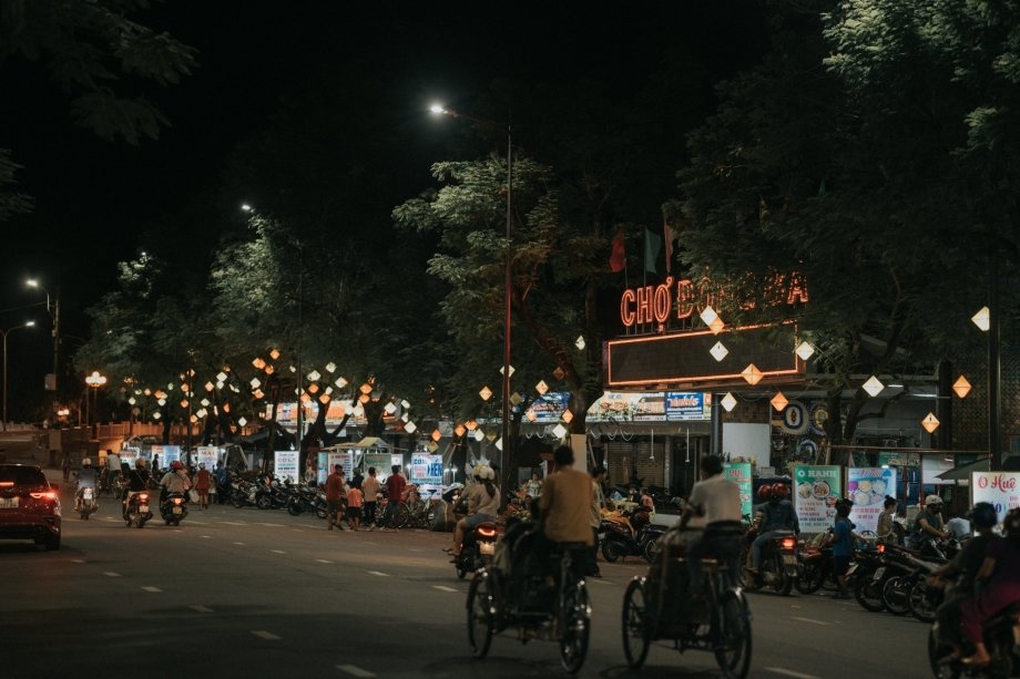 Chợ đêm Đông Ba - điểm nhấn cho du khách khám phá Huế về đêm Chợ đêm Đông Ba - điểm nhấn cho du khách khám phá Huế về đêm