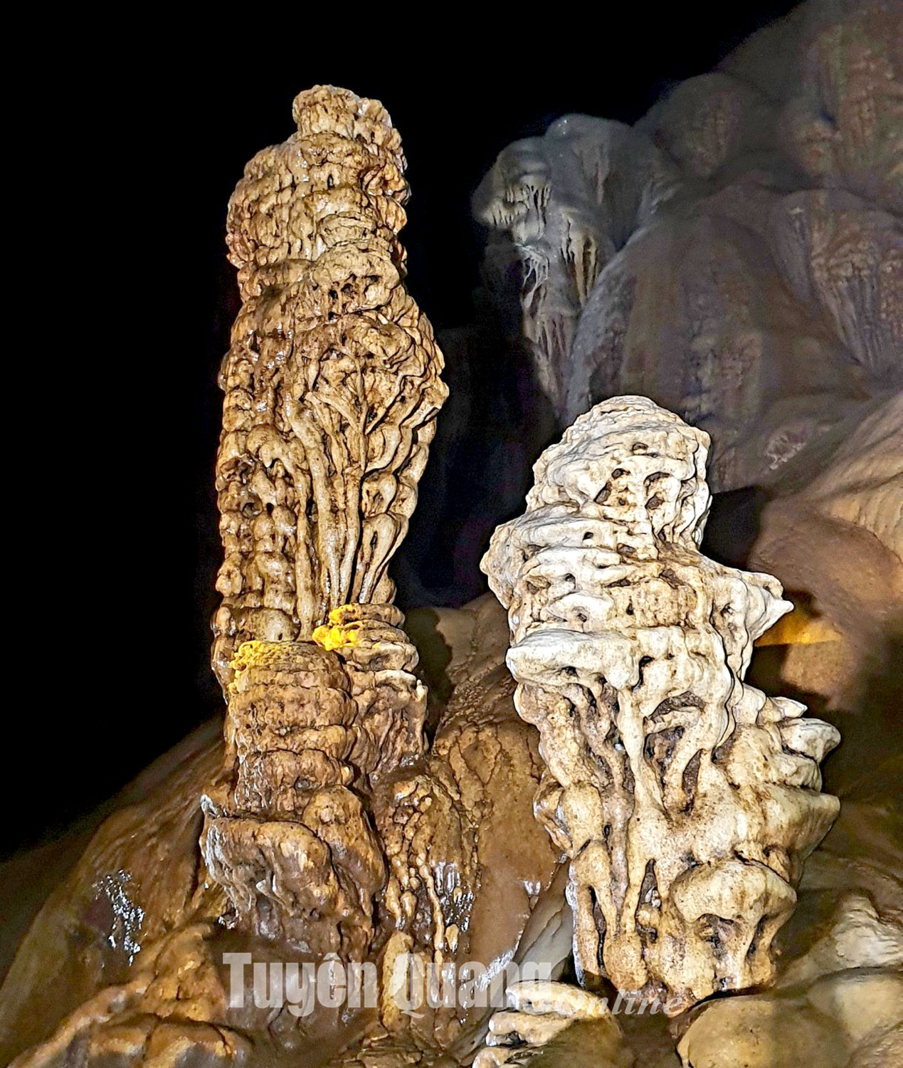 Nét hoang sơ của hang Khau Quang