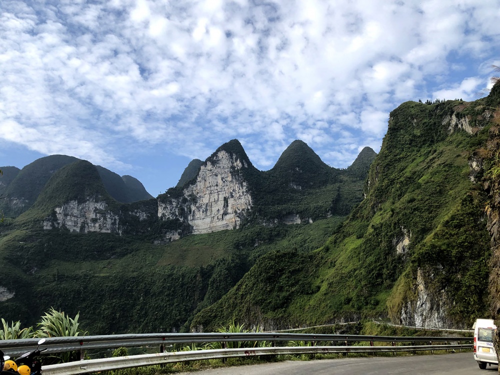 Con đường Hạnh Phúc - Cung đường phượt thủ yêu thích khi đến Hà Giang Con đường Hạnh Phúc - Cung đường phượt thủ yêu thích khi đến Hà Giang