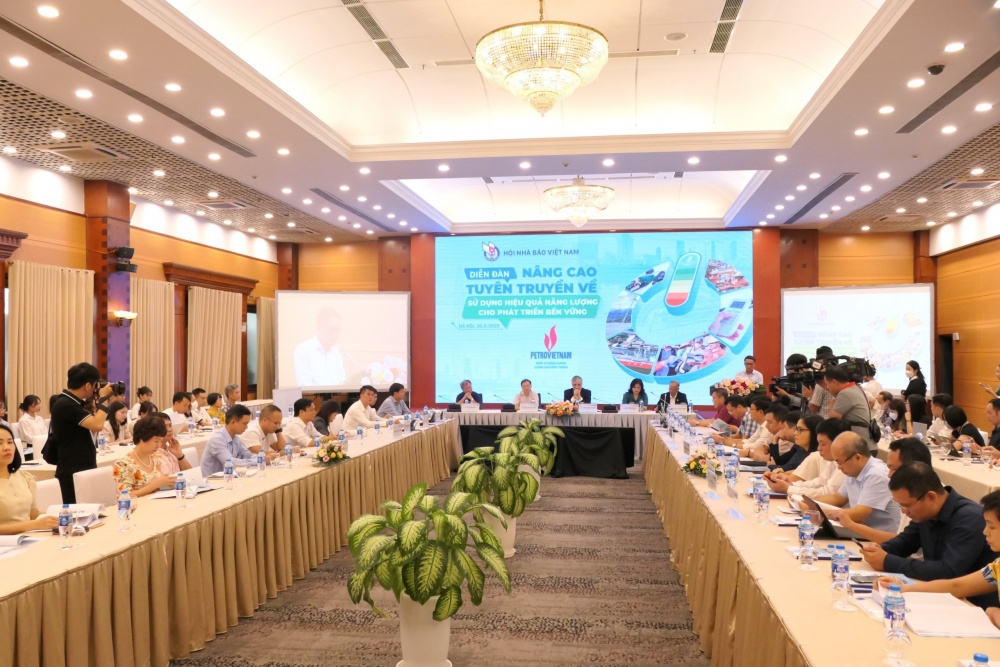 Toàn cảnh Diễn đàn “Nâng cao tuyên truyền về sử dụng hiệu quả năng lượng cho phát triển bền vững”. Toàn cảnh Diễn đàn “Nâng cao tuyên truyền về sử dụng hiệu quả năng lượng cho phát triển bền vững”.