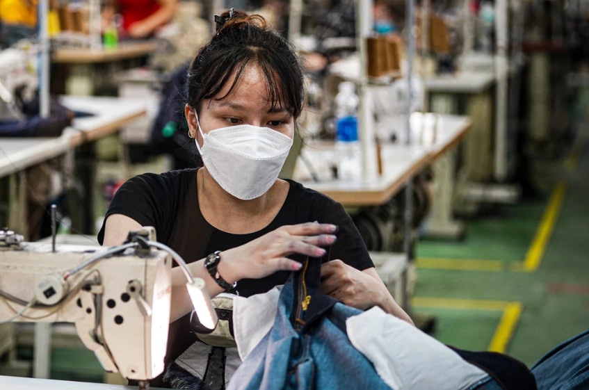 Hầu hết người lao động được hưởng lợi khi tăng mức lương cơ sở (Ảnh minh họa: Phạm Nguyễn). Hầu hết người lao động được hưởng lợi khi tăng mức lương cơ sở (Ảnh minh họa: Phạm Nguyễn).