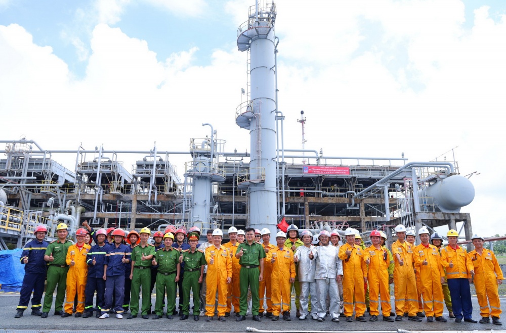 Các lực lượng tham gia thực tập phòng cháy chữa cháy và cứu nạn cứu hộ tại nhà máy Xử lý khí Dinh Cố Các lực lượng tham gia thực tập phòng cháy chữa cháy và cứu nạn cứu hộ tại nhà máy Xử lý khí Dinh Cố