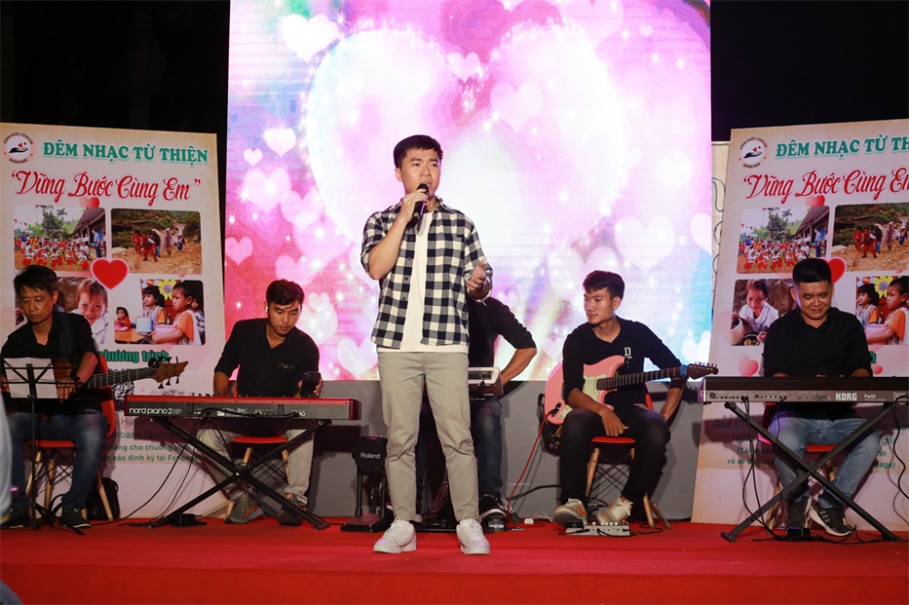CBCNV BSR mang yêu thương tới các em học sinh có hoàn cảnh đặc biệt khó khăn