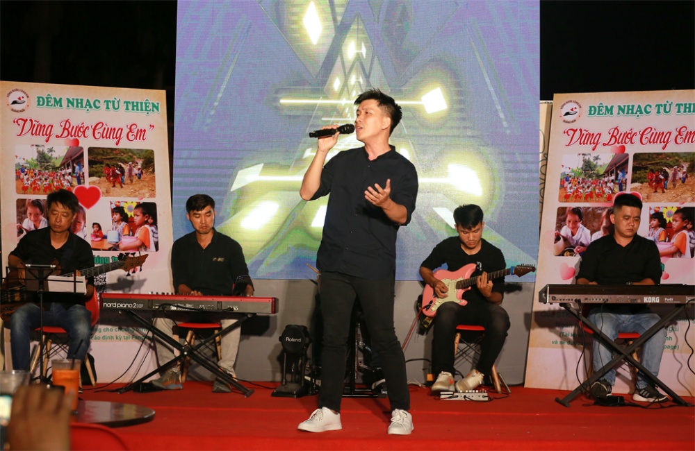 CBCNV BSR mang yêu thương tới các em học sinh có hoàn cảnh đặc biệt khó khăn