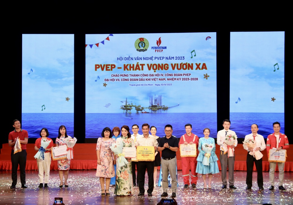 Sôi nổi hội diễn văn nghệ Sôi nổi hội diễn văn nghệ