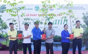 Phân bón Cà Mau nhộn nhịp ra quân trồng cây phủ xanh trong cộng đồng