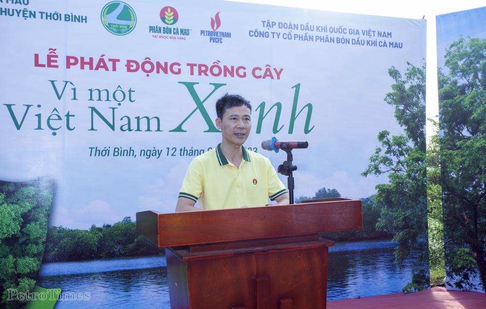 Phân bón Cà Mau nhộn nhịp ra quân trồng cây phủ xanh trong cộng đồng
