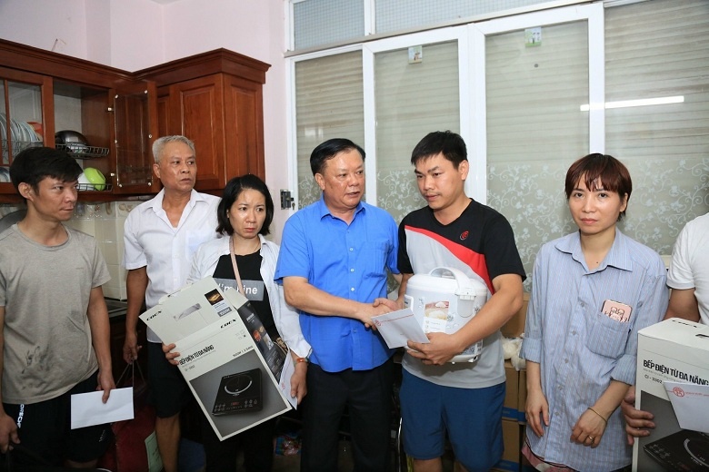 Hà Nội: Hỗ trợ toàn bộ chi phí tại bệnh viện đối với người bị thương trong vụ hỏa hoạn tại phố Khương Hạ Hà Nội: Hỗ trợ toàn bộ chi phí điều trị đối với người bị thương trong vụ cháy tại phố Khương Hạ