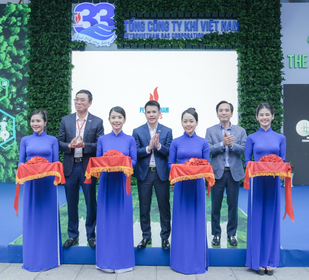 Ban Lãnh đạo PV GAS khai trương Gian triển lãm của Tổng công ty Khí Việt Nam với chủ đề: “Giải pháp năng lượng cho tăng trưởng xanh” Ban Lãnh đạo PV GAS khai trương Gian triển lãm của Tổng công ty Khí Việt Nam với chủ đề: “Giải pháp năng lượng cho tăng trưởng xanh”