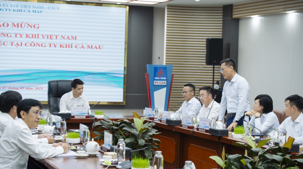 Tổng Giám đốc PV GAS Phạm Văn Phong chủ trì buổi làm việc với Công ty Khí Cà Mau Tổng Giám đốc PV GAS Phạm Văn Phong chủ trì buổi làm việc với Công ty Khí Cà Mau
