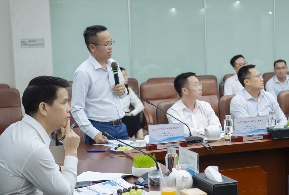 Giám đốc KCM Nguyễn Văn Bé Ba báo cáo về tình hình hoạt động SXKD – bảo đảm an ninh, an toàn công trình khí Giám đốc KCM Nguyễn Văn Bé Ba báo cáo về tình hình hoạt động SXKD – bảo đảm an ninh, an toàn công trình khí
