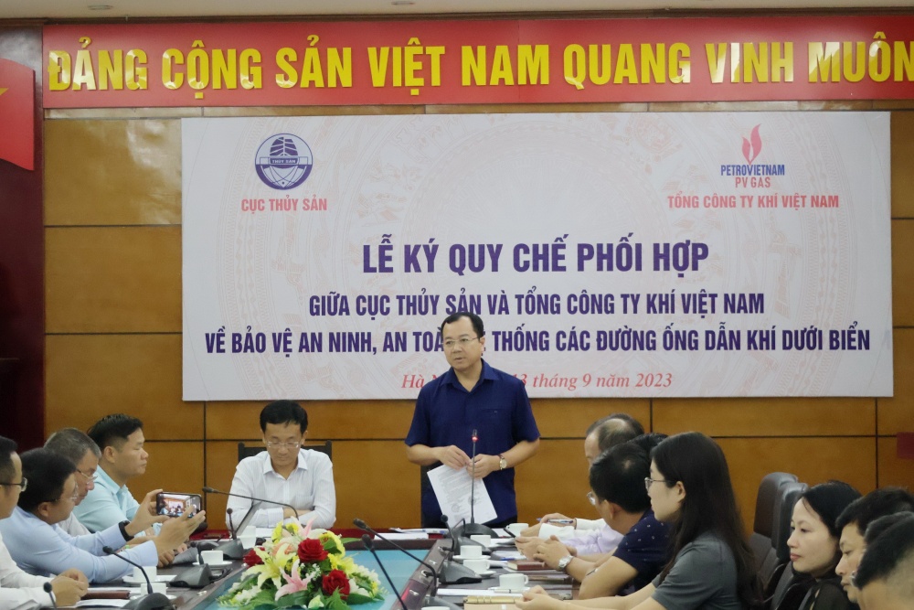 Ông Trần Đình Luân – Cục trưởng Cục Thủy sản khẳng định Cục Thủy sản sẵn sàng phối hợp chặt chẽ hơn với PV GAS trong việc nâng cao nhận thức của ngư dân, kịp thời xử lý những trường hợp vi phạm gây ảnh hưởng đến hệ thống đường ống dẫn khí Ông Trần Đình Luân – Cục trưởng Cục Thủy sản khẳng định Cục Thủy sản sẵn sàng phối hợp chặt chẽ hơn với PV GAS trong việc nâng cao nhận thức của ngư dân, kịp thời xử lý những trường hợp vi phạm gây ảnh hưởng đến hệ thống đường ống dẫn khí