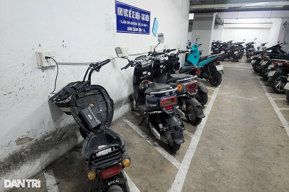 Nhiều chung cư cấm sạc xe qua đêm, có nơi cấm luôn... xe điện Nhiều chung cư cấm sạc xe qua đêm, có nơi cấm luôn... xe điện