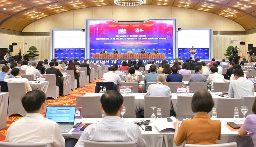 Cần ưu tiên đầu tư năng lượng tái tạo, thúc đẩy chuyển đổi xanh Cần ưu tiên đầu tư năng lượng tái tạo, thúc đẩy chuyển đổi xanh