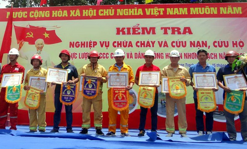 KĐN nhận giải Nhất phần thi “Đội hình 2 lăng B phun tiêu điểm” dành cho các công ty, doanh nghiệp