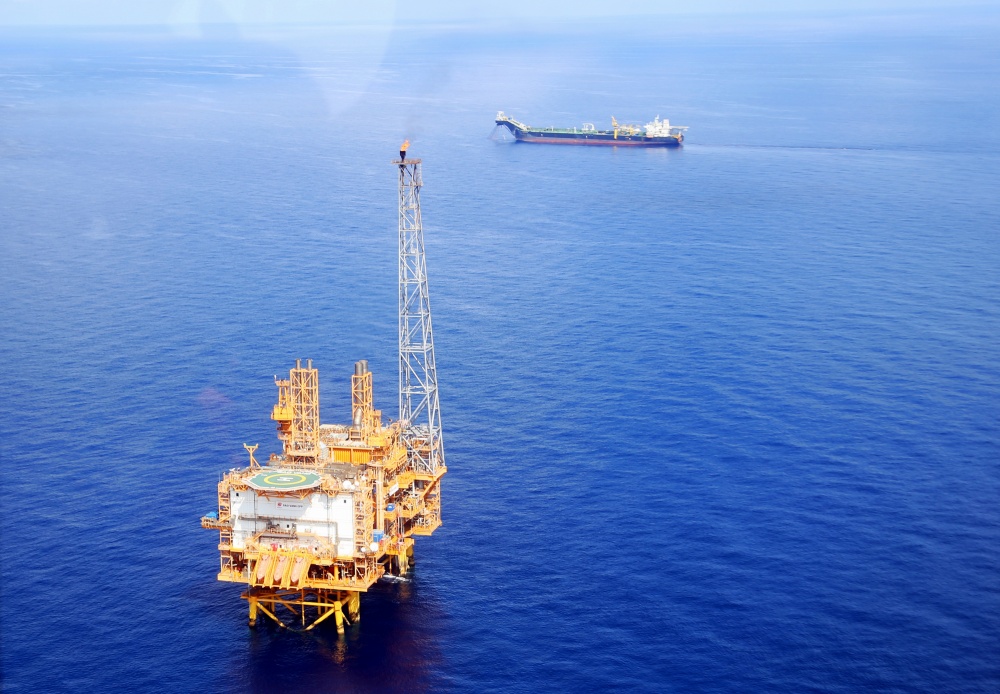 Chủ tịch HĐTV Petrovietnam Hoàng Quốc Vượng thăm và làm việc tại cụm giàn Sao Vàng - Đại Nguyệt Chủ tịch HĐTV Petrovietnam Hoàng Quốc Vượng thăm và làm việc tại cụm giàn Sao Vàng - Đại Nguyệt