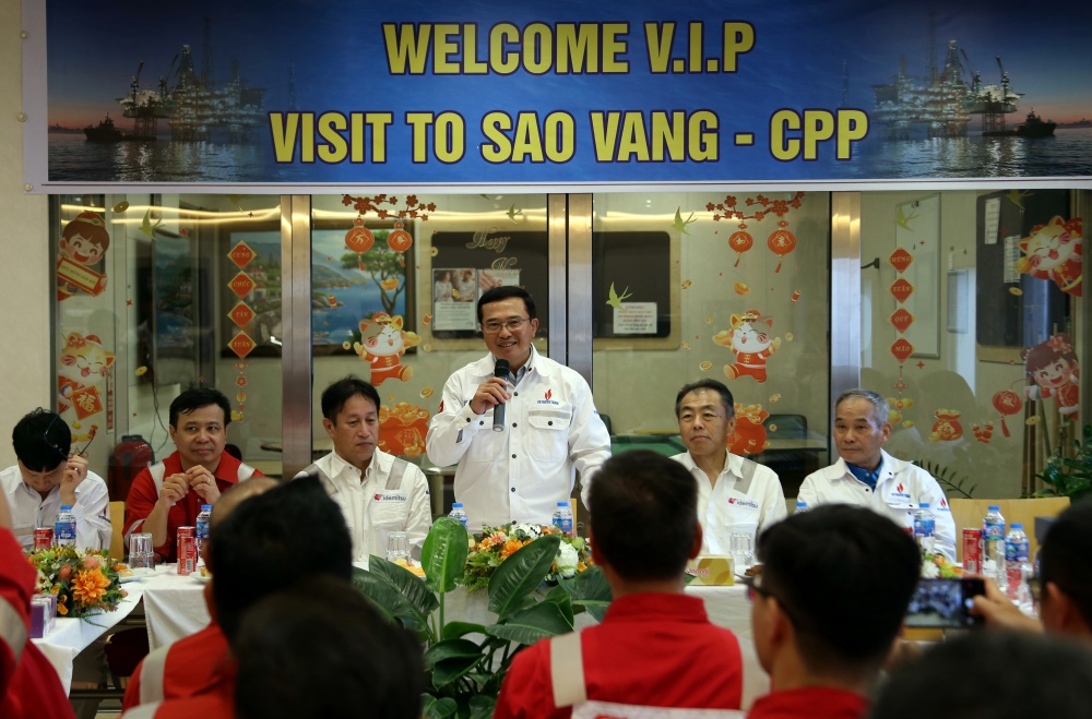 Chủ tịch HĐTV Petrovietnam Hoàng Quốc Vượng thăm và làm việc tại cụm giàn Sao Vàng - Đại Nguyệt Chủ tịch HĐTV Petrovietnam Hoàng Quốc Vượng thăm và làm việc tại cụm giàn Sao Vàng - Đại Nguyệt