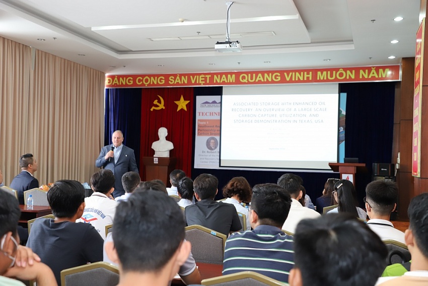 PVU tổ chức nói chuyện chuyên đề về thách thức địa cơ học trong quá trình lưu trữ CO2 địa chất