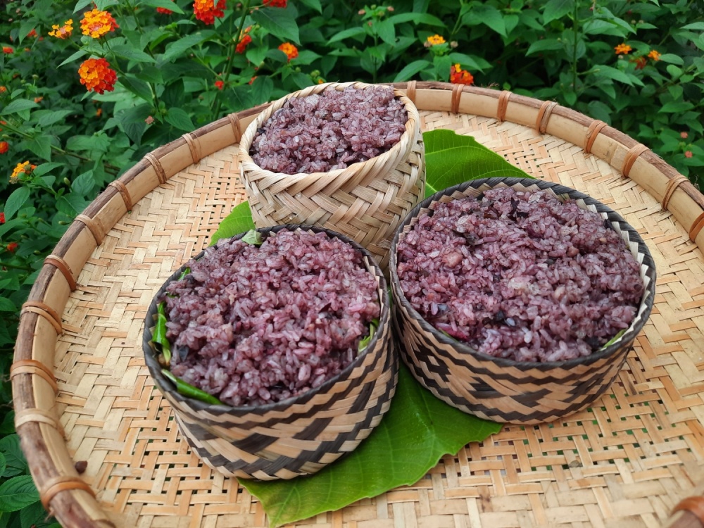 Xôi trám đen - Món ăn dân dã nổi tiếng của Cao Bằng Xôi trám đen - Món ăn dân dã nổi tiếng của Cao Bằng