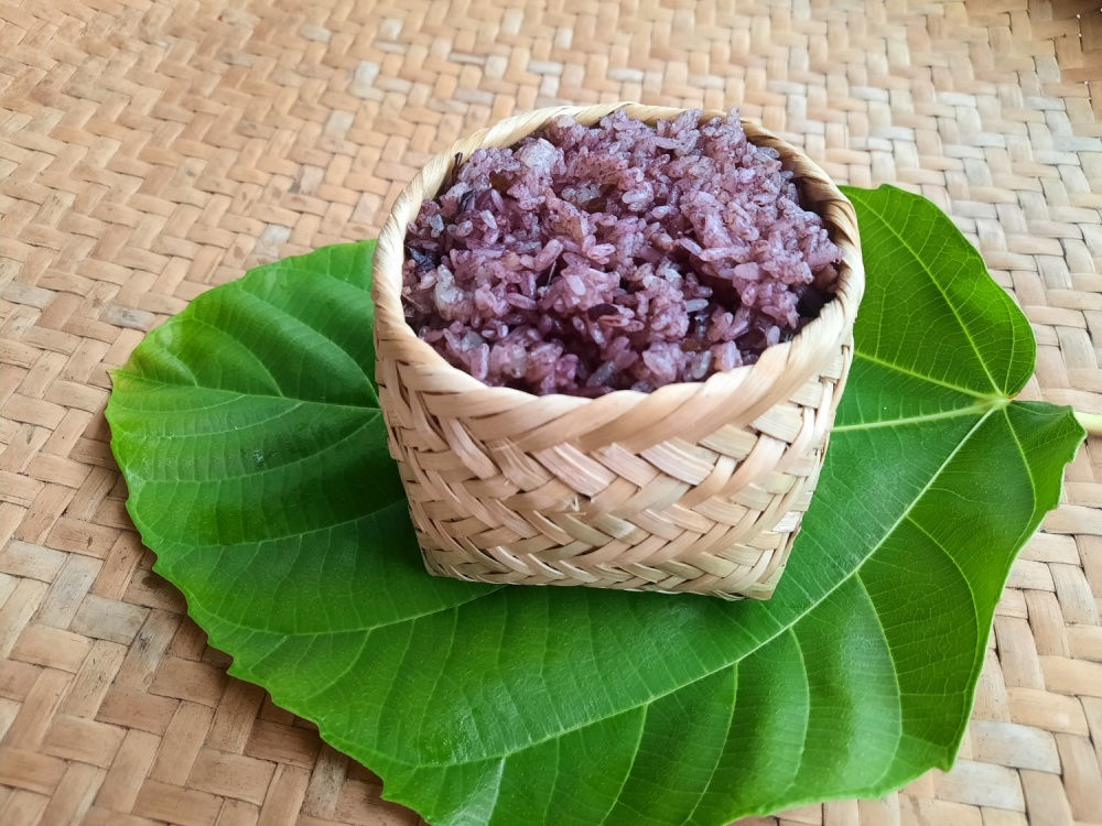 Xôi trám đen - Món ăn dân dã nổi tiếng của Cao Bằng Xôi trám đen - Món ăn dân dã nổi tiếng của Cao Bằng