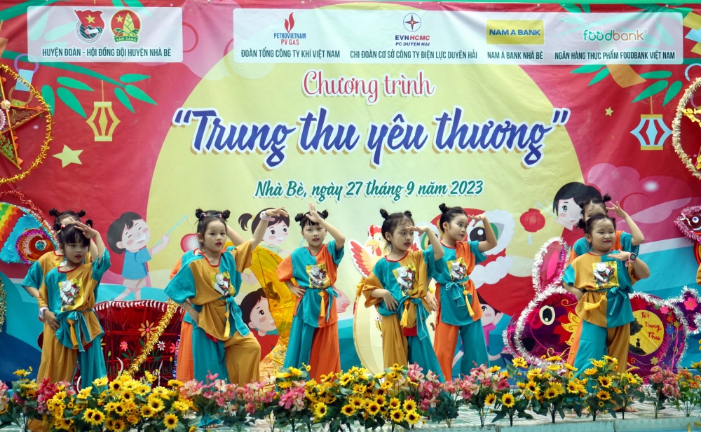 Chương trình văn nghệ mừng Trung thu của học sinh trường Tiểu học Bùi Văn Ba (Ấp 5, xã Phước Kiển, huyện Nhà Bè) Chương trình văn nghệ mừng Trung thu của học sinh trường Tiểu học Bùi Văn Ba (Ấp 5, xã Phước Kiển, huyện Nhà Bè)