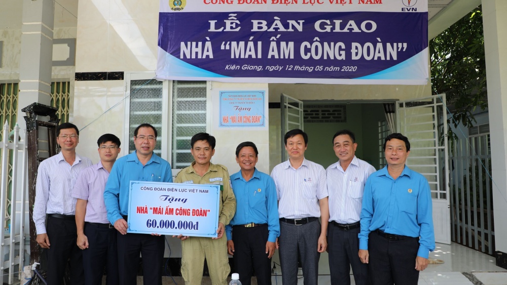 Công đoàn Điện lực Việt Nam khẳng định vai trò chăm lo thiết thực và hiệu quả cho người lao động Công đoàn Điện lực Việt Nam khẳng định vai trò chăm lo thiết thực và hiệu quả cho người lao động