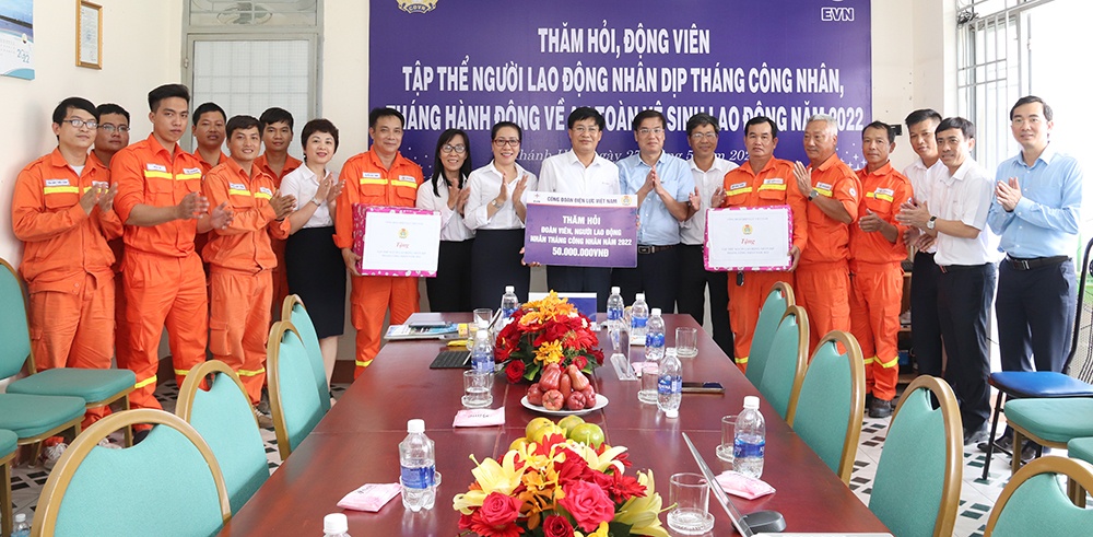 Công đoàn Điện lực Việt Nam khẳng định vai trò chăm lo thiết thực và hiệu quả cho người lao động Công đoàn Điện lực Việt Nam khẳng định vai trò chăm lo thiết thực và hiệu quả cho người lao động
