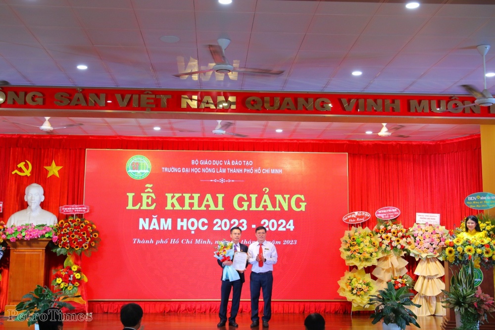 Phân bón Cà Mau trao học bổng “Hạt ngọc mùa vàng” tới sinh viên Đại học Nông lâm TP HCM