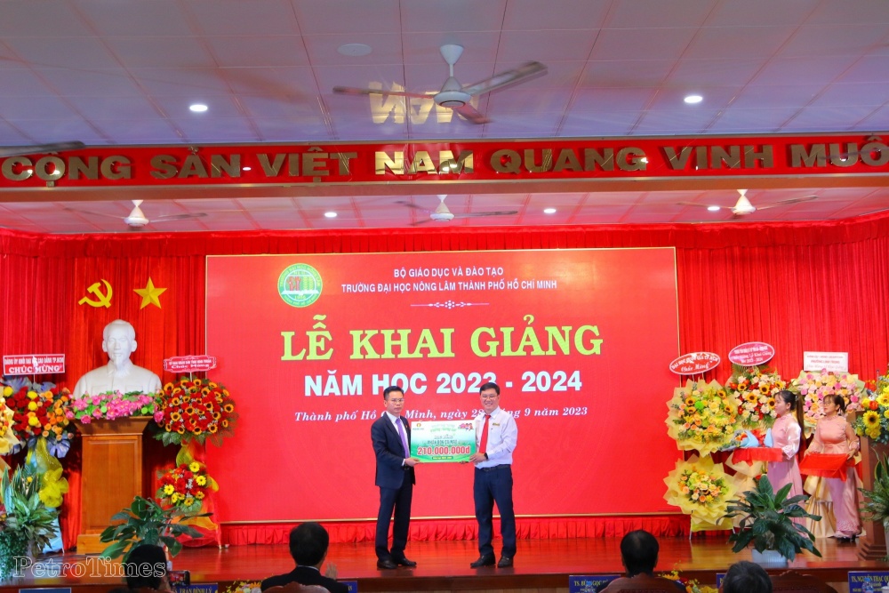 Phân bón Cà Mau trao học bổng “Hạt ngọc mùa vàng” tới sinh viên Đại học Nông lâm TP HCM