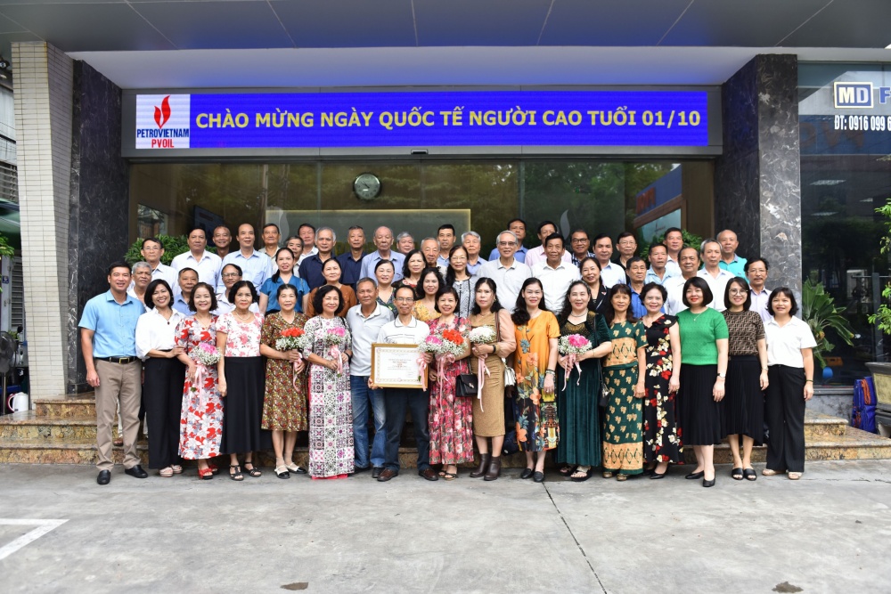 Gặp mặt cán bộ hưu trí tại Hà Nội