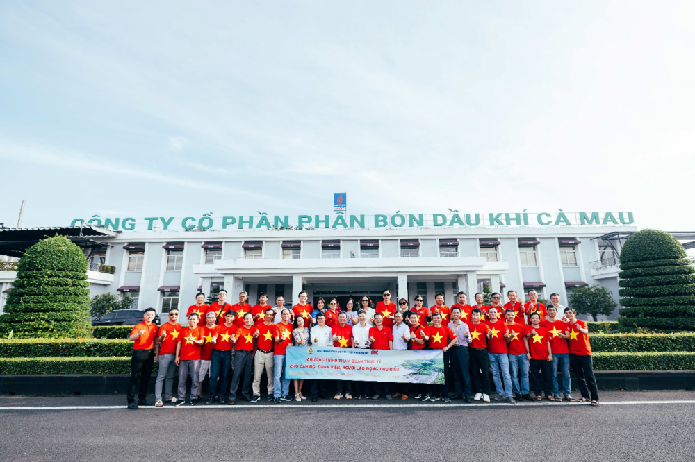 Tham quan và chụp hình lưu niệm