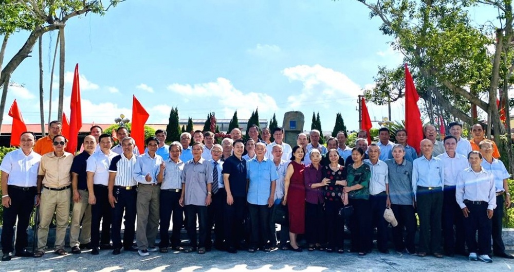 PVEP gặp mặt chúc mừng cán bộ hưu trí nhân Ngày Quốc tế Người cao tuổi PVEP gặp mặt chúc mừng cán bộ hưu trí nhân Ngày Quốc tế Người cao tuổi