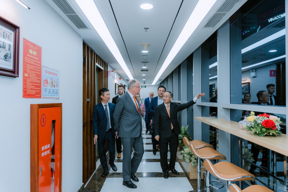 Phái đoàn Bang Lower Saxony đến thăm và làm việc tại PVI: Kết nối cơ hội mới trong hợp tác Việt-Đức Phái đoàn Bang Lower Saxony đến thăm và làm việc tại PVI: Kết nối cơ hội mới trong hợp tác Việt-Đức