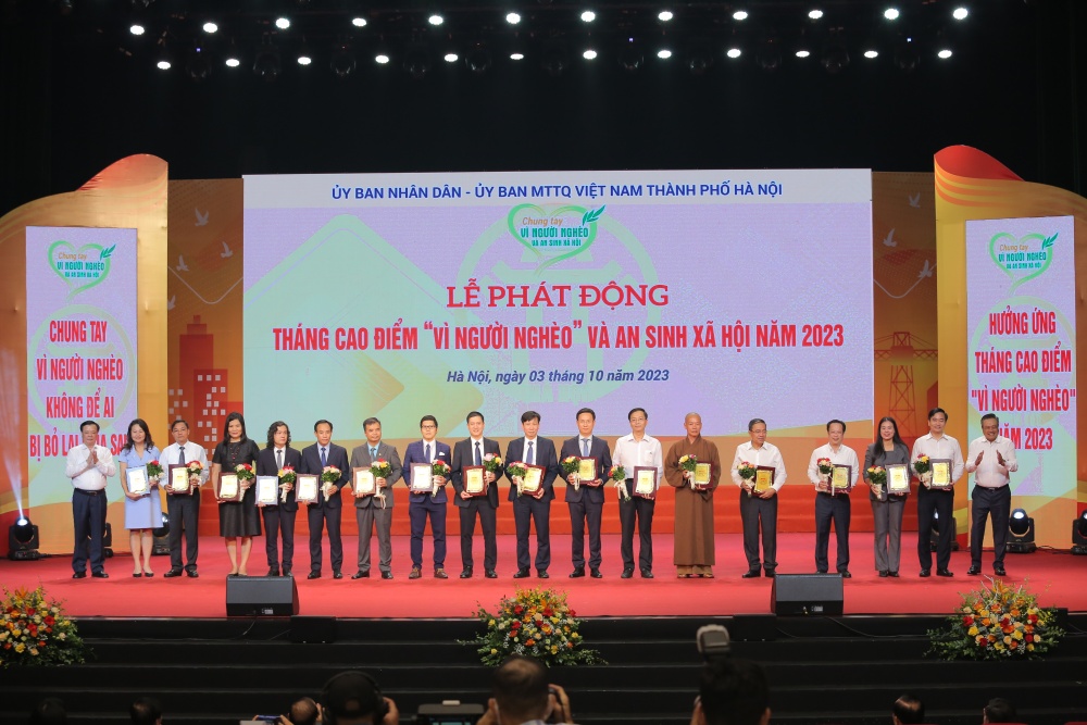 Petrovietnam trao ủng hộ 10 tỷ đồng cho Quỹ "Vì người nghèo" thành phố Hà Nội