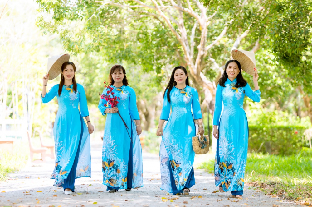 Tác phẩm dự thi của nữ đoàn viên PVOIL Bạc Liêu tại Hội thi ảnh áo dài “Duyên dáng sắc xuân” do Công đoàn PVOIL tổ chức.