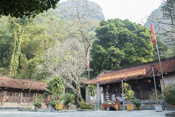 Đền Thung Lá – Điểm du lịch về nguồn linh thiêng ở Ninh Bình Đền Thung Lá – Điểm du lịch về nguồn linh thiêng ở Ninh Bình