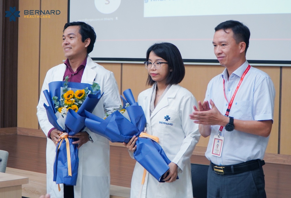 Các bác sỹ chuyên khoa tham gia Chương trình nói chuyện chủ đề: “Dinh dưỡng cân bằng” và “Kiểm soát và phòng ngừa stress” Các bác sỹ chuyên khoa tham gia Chương trình nói chuyện chủ đề: “Dinh dưỡng cân bằng” và “Kiểm soát và phòng ngừa stress”