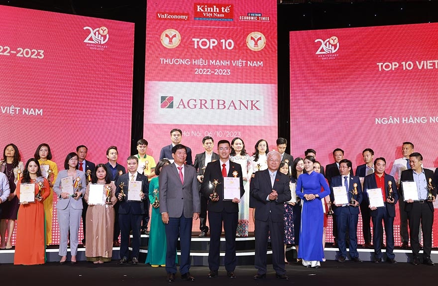Agribank được vinh danh Top 10 thương hiệu mạnh Việt Nam 2023 Agribank được vinh danh Top 10 thương hiệu mạnh Việt Nam 2023