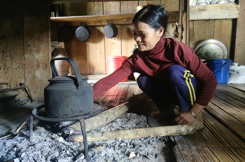 Cuộc sống bị cô lập nên cái nghèo cứ bủa vây lấy hàng trăm hộ dân (Ảnh: Phạm Hoàng).