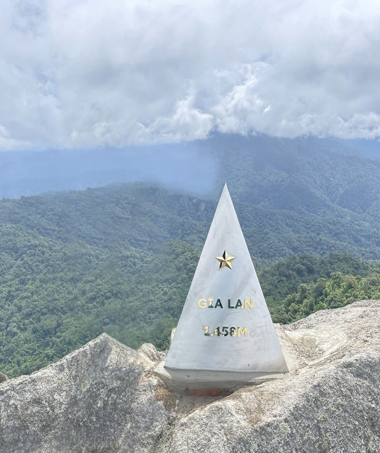 Chinh phục đỉnh Gia Lan (Văn Bàn, Lào Cai) Chinh phục đỉnh Gia Lan (Văn Bàn, Lào Cai)