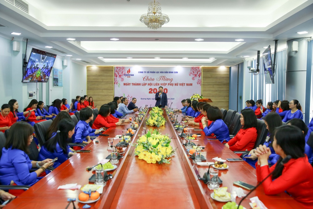 BSR gặp mặt chúc mừng nữ CBCNV nhân ngày thành lập Hội Liên hiệp Phụ nữ Việt Nam 20/10 BSR gặp mặt chúc mừng nữ CBCNV nhân ngày thành lập Hội Liên hiệp Phụ nữ Việt Nam 20/10