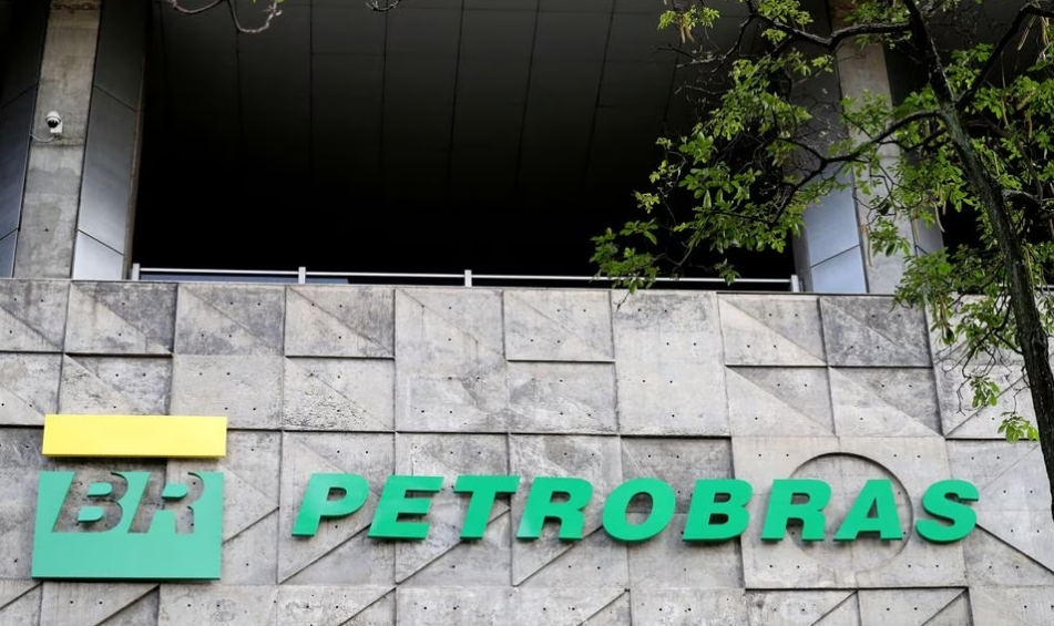 Petrobras giảm giá xăng, tăng giá dầu diesel Petrobras giảm giá xăng, tăng giá dầu diesel