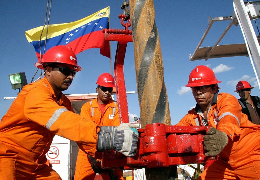 Venezuela bắt đầu “bám riết” các khách hàng dầu mỏ cũ sau khi Mỹ dỡ bỏ lệnh trừng phạt