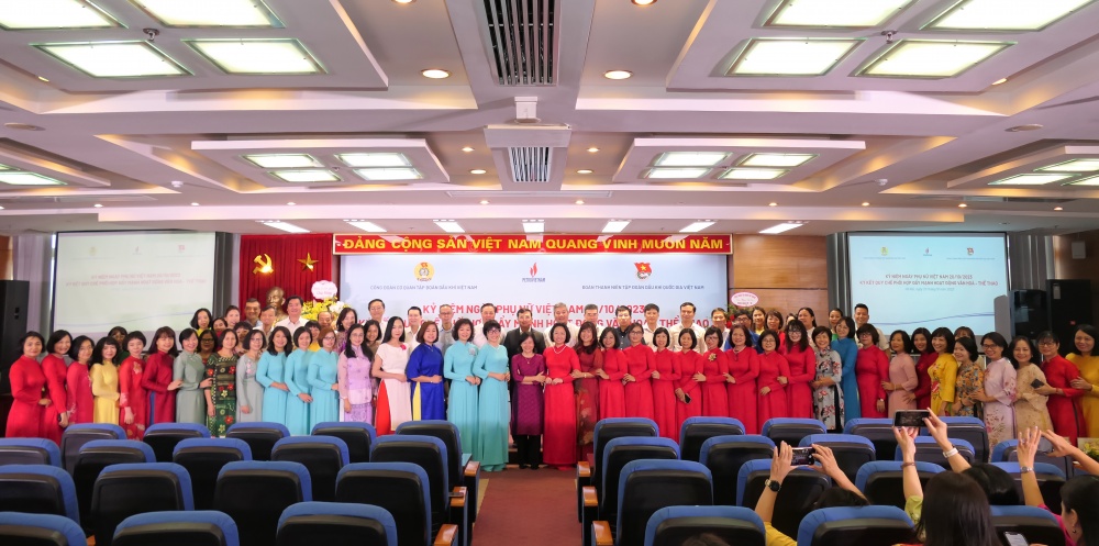 Petrovietnam tổ chức gặp mặt nữ cán bộ, nhân viên cơ quan Tập đoàn nhân ngày Phụ nữ Việt Nam 20/10 Petrovietnam tổ chức gặp mặt nữ cán bộ, nhân viên cơ quan Tập đoàn nhân ngày Phụ nữ Việt Nam 20/10