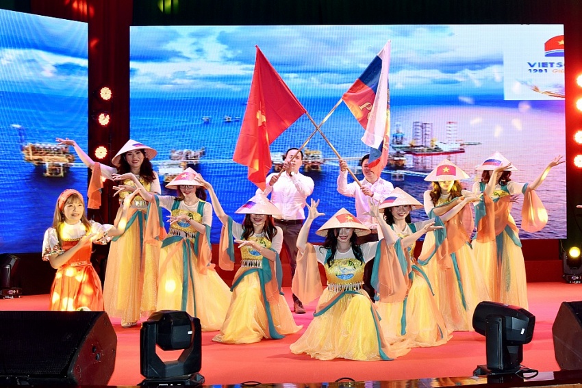 Công đoàn Vietsovpetro tổ chức chương trình “Vietsovpetro trong trái tim tôi” chào mừng Ngày Phụ nữ Việt Nam 20/10