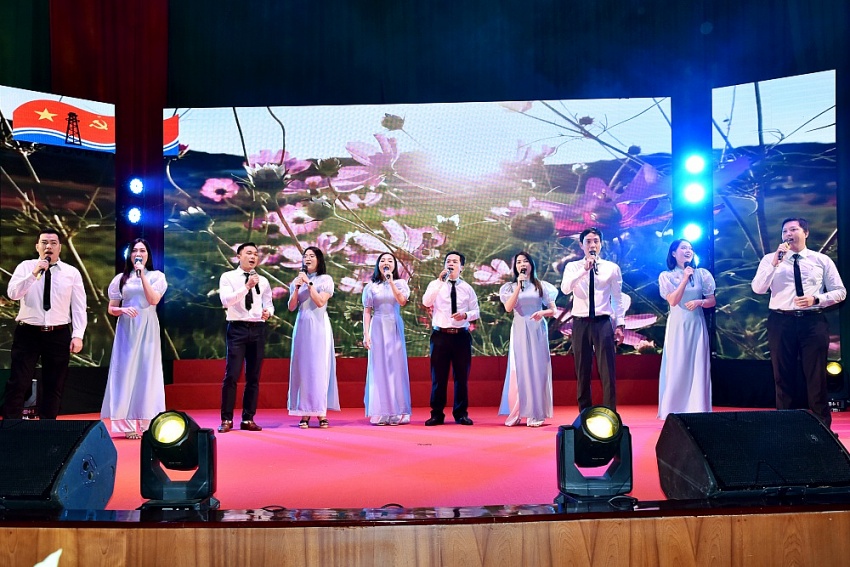 Công đoàn Vietsovpetro tổ chức chương trình “Vietsovpetro trong trái tim tôi” chào mừng Ngày Phụ nữ Việt Nam 20/10