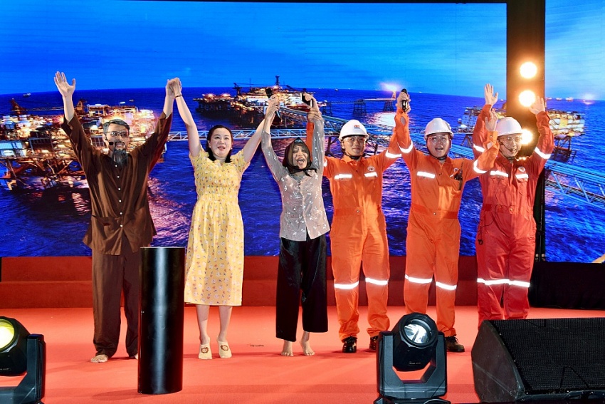 Công đoàn Vietsovpetro tổ chức chương trình “Vietsovpetro trong trái tim tôi” chào mừng Ngày Phụ nữ Việt Nam 20/10