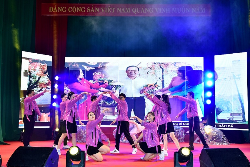Công đoàn Vietsovpetro tổ chức chương trình “Vietsovpetro trong trái tim tôi” chào mừng Ngày Phụ nữ Việt Nam 20/10