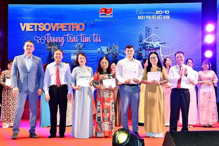 Công đoàn Vietsovpetro tổ chức chương trình “Vietsovpetro trong trái tim tôi” chào mừng Ngày Phụ nữ Việt Nam 20/10