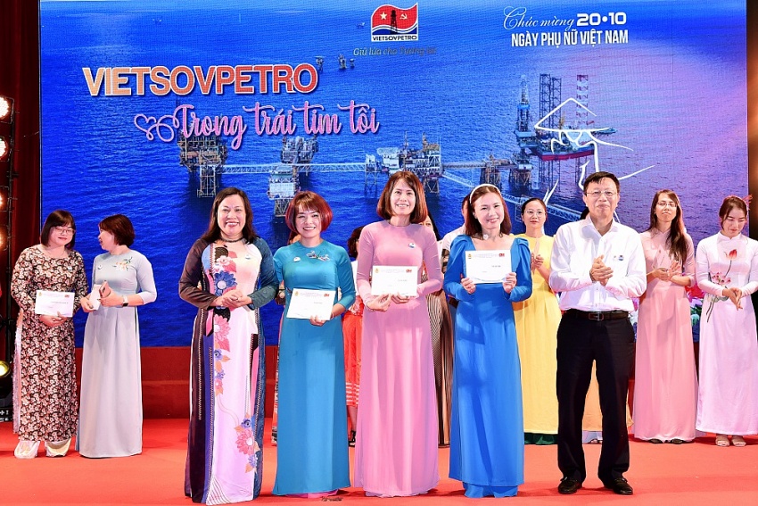 Công đoàn Vietsovpetro tổ chức chương trình “Vietsovpetro trong trái tim tôi” chào mừng Ngày Phụ nữ Việt Nam 20/10